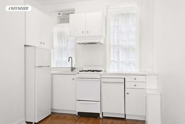 property at 212 W 16th St