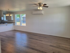 606 Roundtree Blvd in Winlock, WA - Building Photo - Building Photo