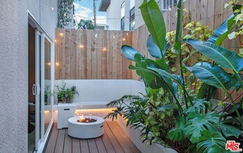 9015 Cynthia St in West Hollywood, CA - Building Photo - Building Photo
