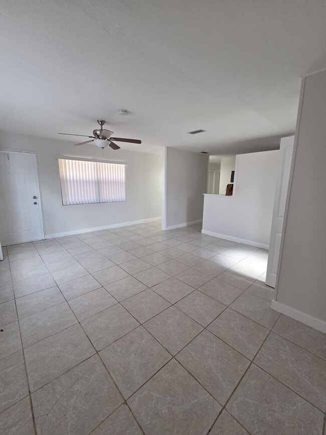 2127 NW 7th St in Fort Lauderdale, FL - Building Photo - Building Photo