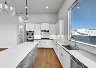 7200 Cordoba Dr in Austin, TX - Building Photo - Building Photo