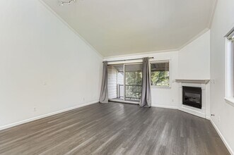 11241 NE 68th St in Kirkland, WA - Building Photo - Building Photo