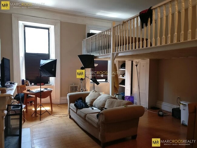 270 Beacon St, Unit 2F in Boston, MA - Building Photo - Building Photo