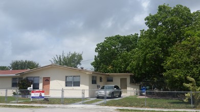 1165-1167 NE 113th St in Miami, FL - Building Photo - Building Photo