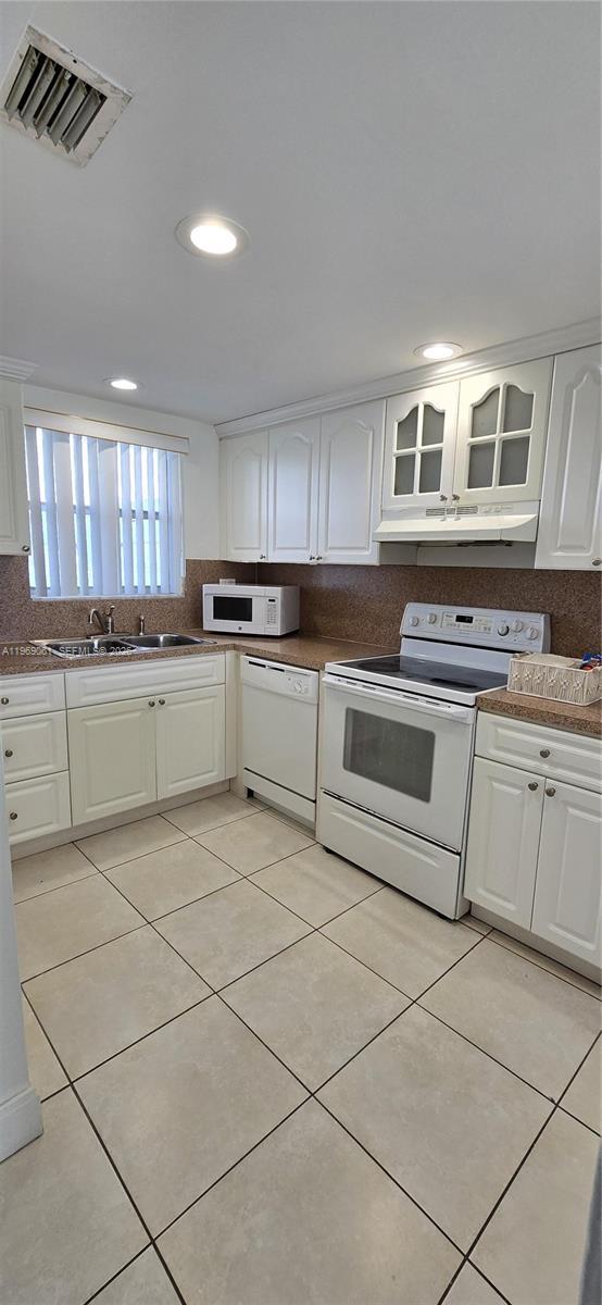 property at 9375 Fontainebleau Blvd