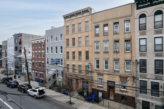 412 Monroe St in Hoboken, NJ - Building Photo - Building Photo