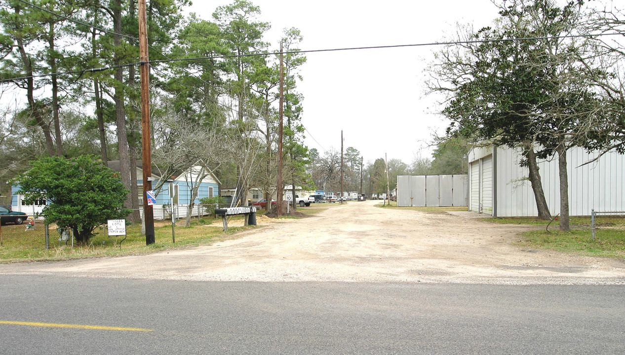 11929 Robert E Lee Rd in Houston, TX - Building Photo