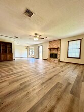 102 Cindy Dr in Lafayette, LA - Building Photo - Building Photo