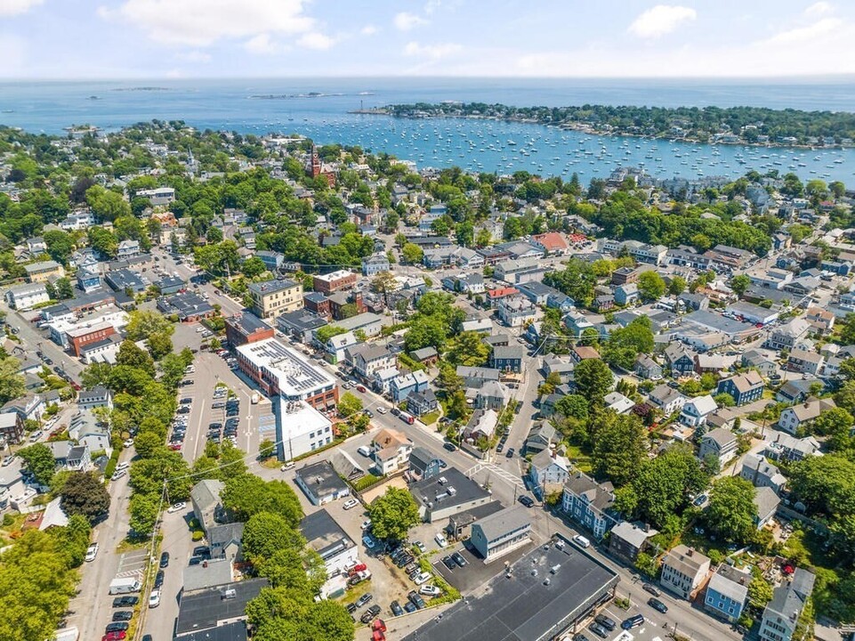 149 Pleasant St-Unit -2 in Marblehead, MA - Building Photo