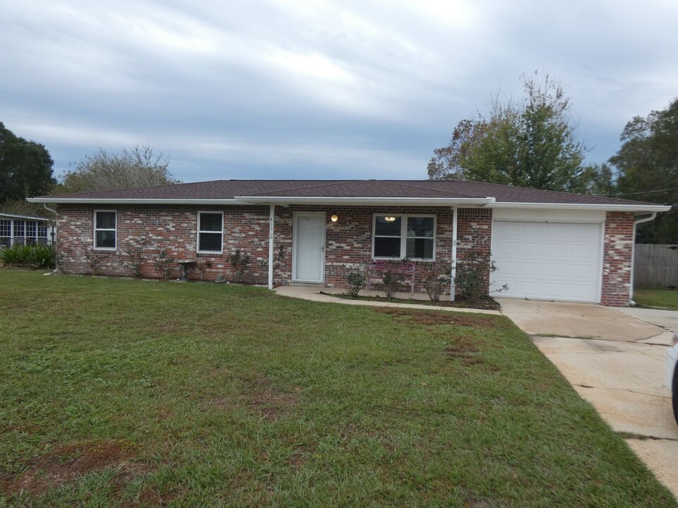 4131 Cinnamon Rd in Pace, FL - Building Photo