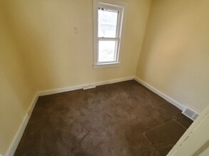 2219 Burton St in Rockford, IL - Building Photo - Building Photo