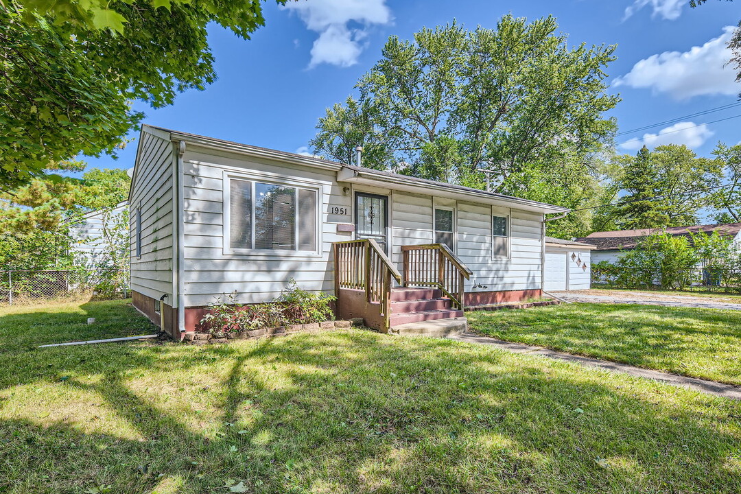 1951 223rd St in Sauk Village, IL - Foto de edificio