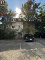 124 King St N in Waterloo, ON - Building Photo