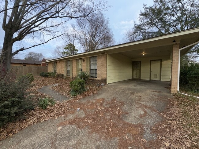 5680 Queen Mary Ln in Jackson, MS - Building Photo - Building Photo