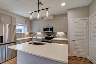 28325 Birnham Woods Dr in Spring, TX - Building Photo - Building Photo