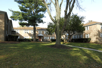 Sharon Arms in Robbinsville, NJ - Foto de edificio - Building Photo