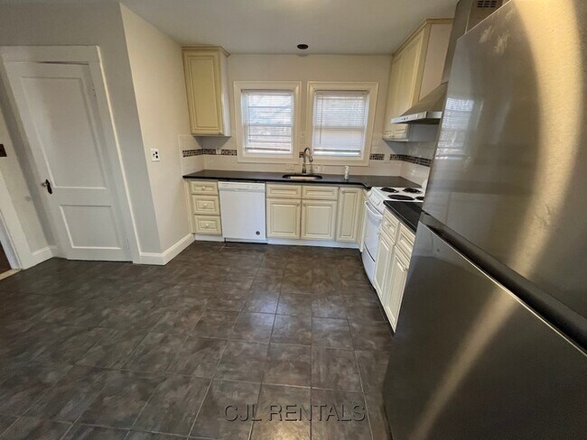 30 Stearns Rd in Belmont, MA - Building Photo - Building Photo
