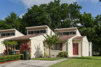 Southern Villas Apartments in Daytona Beach, FL - Building Photo - Building Photo