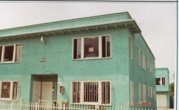 357-403 E 17th St in Long Beach, CA - Foto de edificio