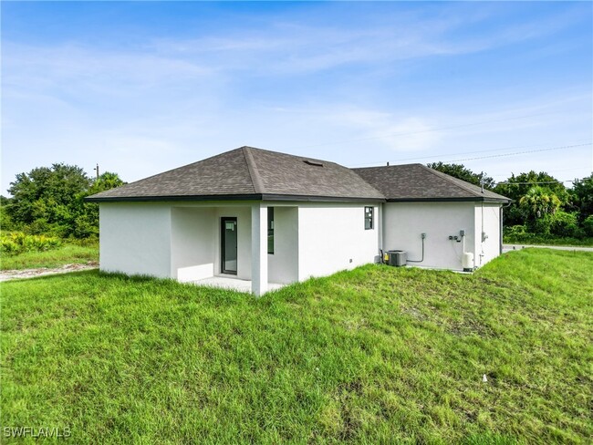 2512 70th St W in Lehigh Acres, FL - Building Photo - Building Photo