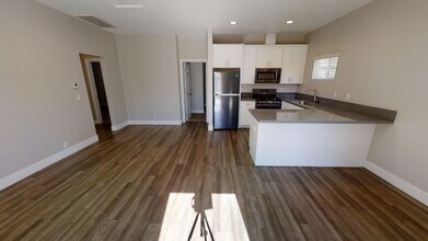 5642 Dorothy Way in San Diego, CA - Building Photo - Building Photo