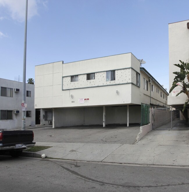 5711 La Mirada Ave in Los Angeles, CA - Building Photo - Building Photo