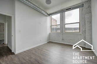 930 W Dakin St, Unit 201 in Chicago, IL - Building Photo - Building Photo