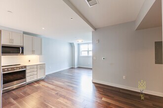 136 Babcock St in Brookline, MA - Building Photo - Building Photo