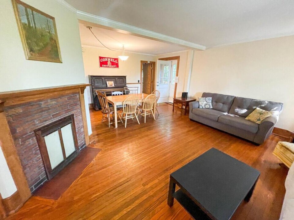 103 Spring Ln in Ithaca, NY - Building Photo