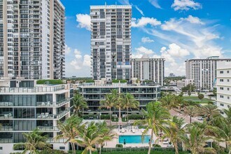 2101 S Surf Rd in Hollywood, FL - Building Photo - Building Photo