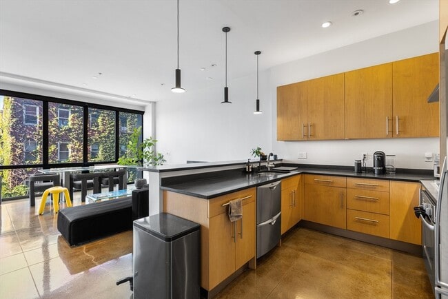 37 A St, Unit 3B in Boston, MA - Building Photo - Building Photo