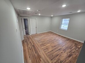 231 N Clinton St, Unit 3 in East Orange, NJ - Foto de edificio - Building Photo