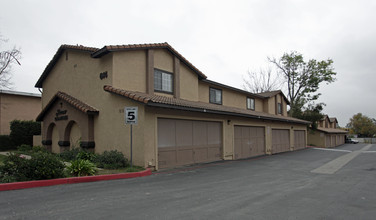 Arrow Townhomes in Upland, CA - Building Photo - Building Photo