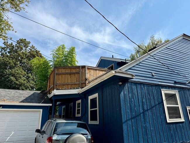 3115 NE Broadway in Portland, OR - Building Photo - Building Photo