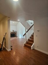 25 Weepingwood in Irvine, CA - Foto de edificio - Building Photo