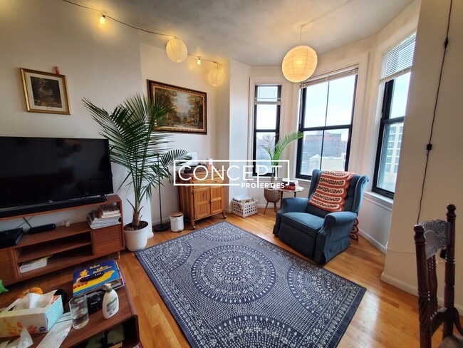 23 Cortes St, Unit 10 in Boston, MA - Foto de edificio - Building Photo