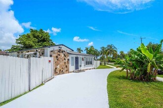 600 SW 10th St in Hallandale Beach, FL - Foto de edificio - Building Photo