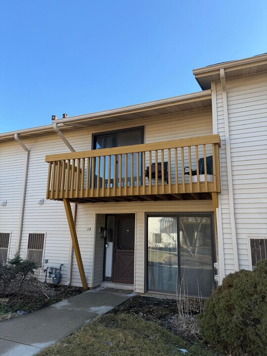 15 Constitution Ct in Vernon Hills, IL - Building Photo