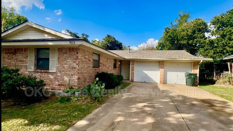 9313 NE Stardust Ln in Midwest City, OK - Building Photo