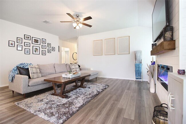 121 Akston Ct in Jarrell, TX - Building Photo - Building Photo