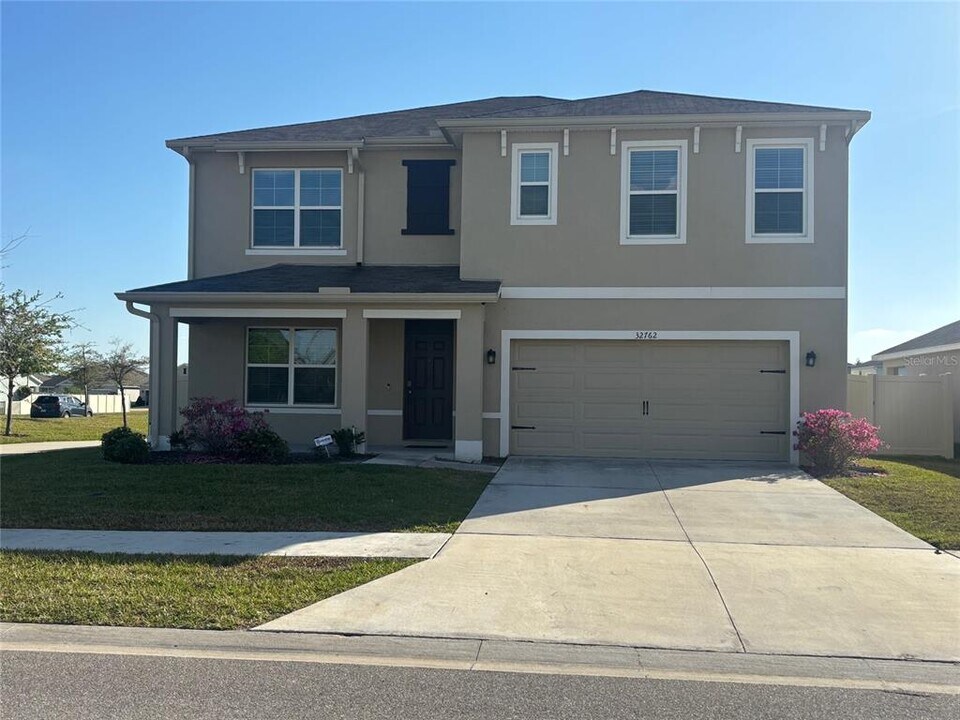 32762 Pez Landing Ln in Wesley Chapel, FL - Building Photo