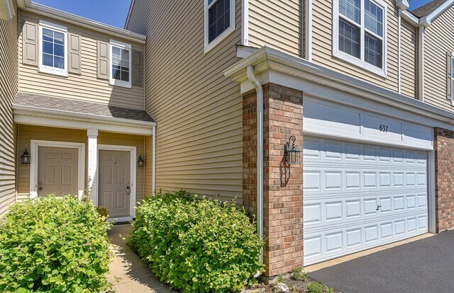 637 Springbrook Trail N in Oswego, IL - Building Photo - Building Photo