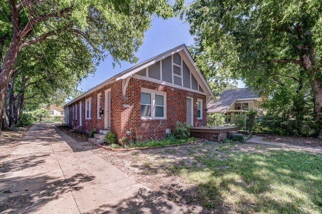 2205 E 8th St in Tulsa, OK - Building Photo - Building Photo