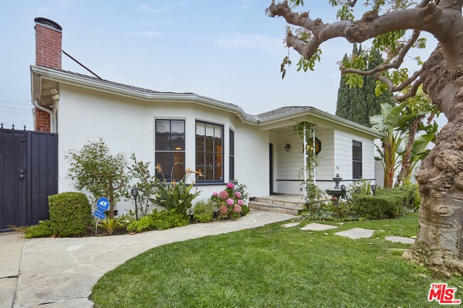 1926 Greenfield Ave in Los Angeles, CA - Building Photo - Building Photo