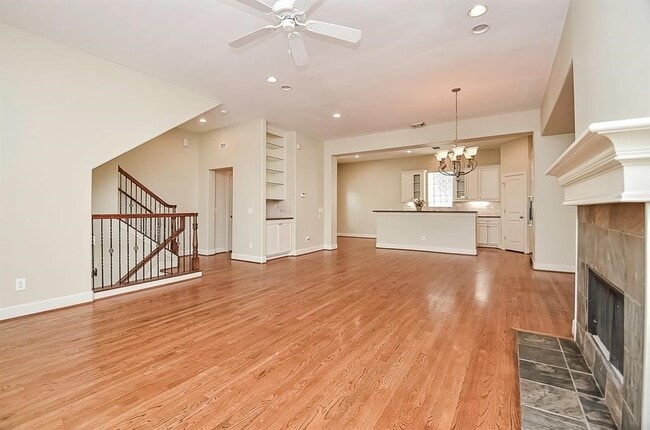 222 Knox St in Houston, TX - Foto de edificio - Building Photo