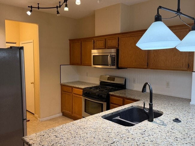 2050 Los Feliz St in Las Vegas, NV - Building Photo - Building Photo