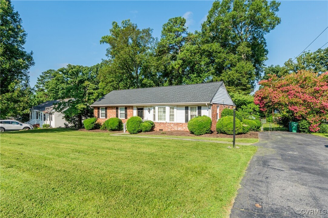 530 Ridgeley Ln in Richmond, VA - Building Photo
