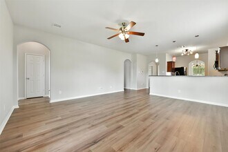737 Grassy Knoll Ln in La Marque, TX - Building Photo - Building Photo