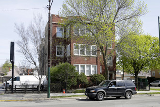 5400 W Montrose Ave in Chicago, IL - Foto de edificio - Building Photo