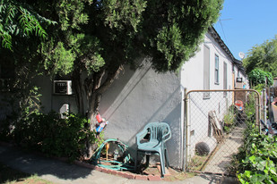 11963 Valerio St in North Hollywood, CA - Foto de edificio - Building Photo